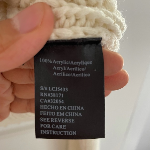 CROP UO WHITE SWEATER - Picture 6 of 7